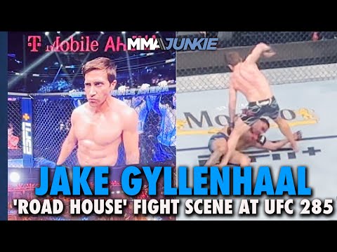 Jake Gyllenhaal Scores BRUTAL Knockout In &#039;Road House&#039; Fight Scene | UFC 285