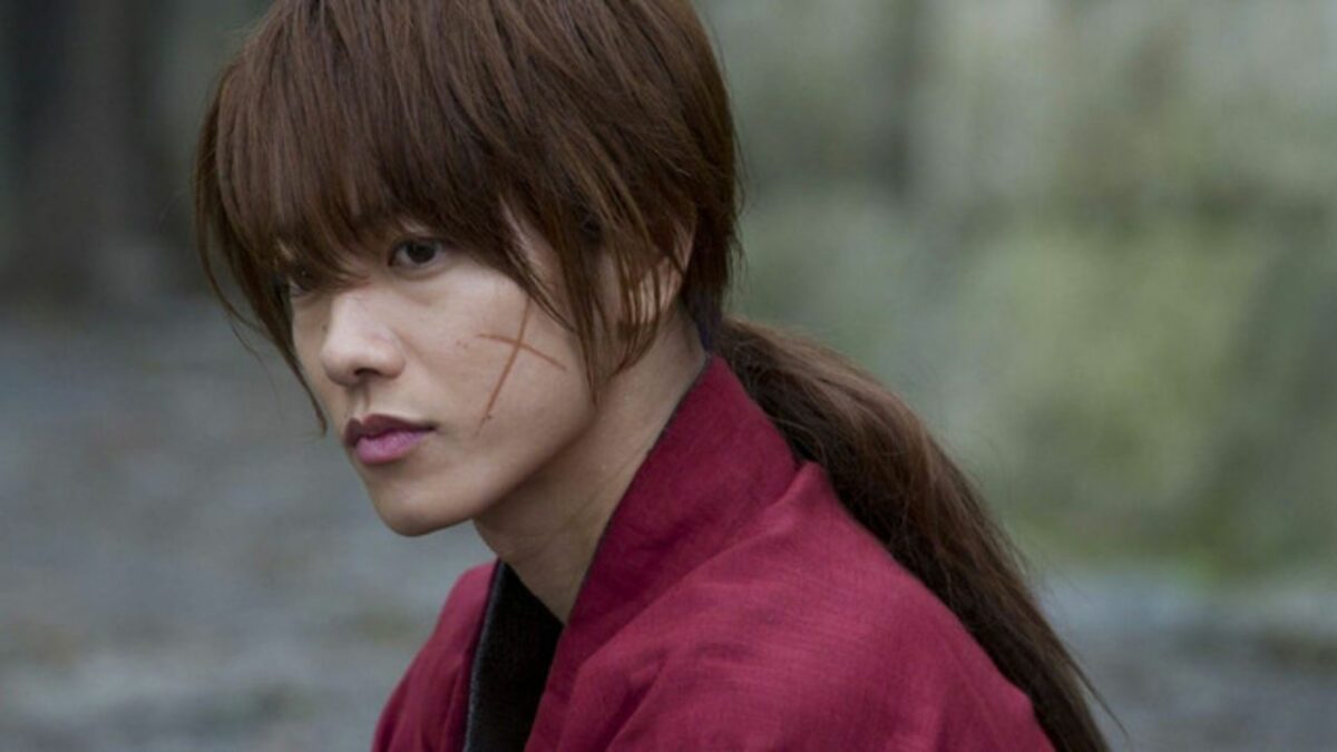 O enredo do filme de ação ao vivo de Rurouni Kenshin se desvia do mangá