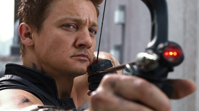 Fans Joke That CGI Error Proves Hawkeye Show Is From Another Timeline