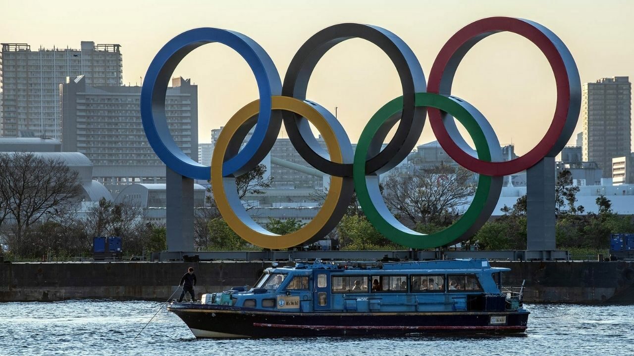 Tokyo Neighbours Report Record Cases! Minister Reluctant to Halt Olympics cover