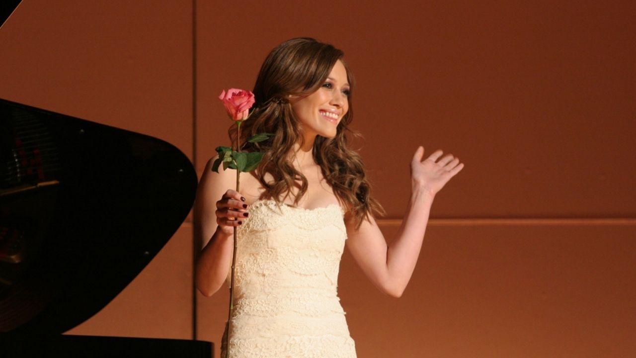 Hilary Duff Shares Exciting First Table Read For How I Met Your Father cover