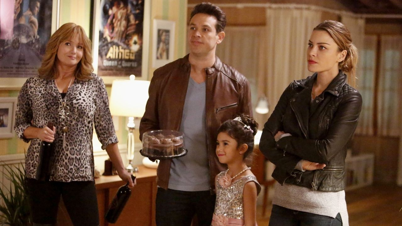 Why Does Chloe Stop Seeing Dan’s Ghost In Lucifer? cover