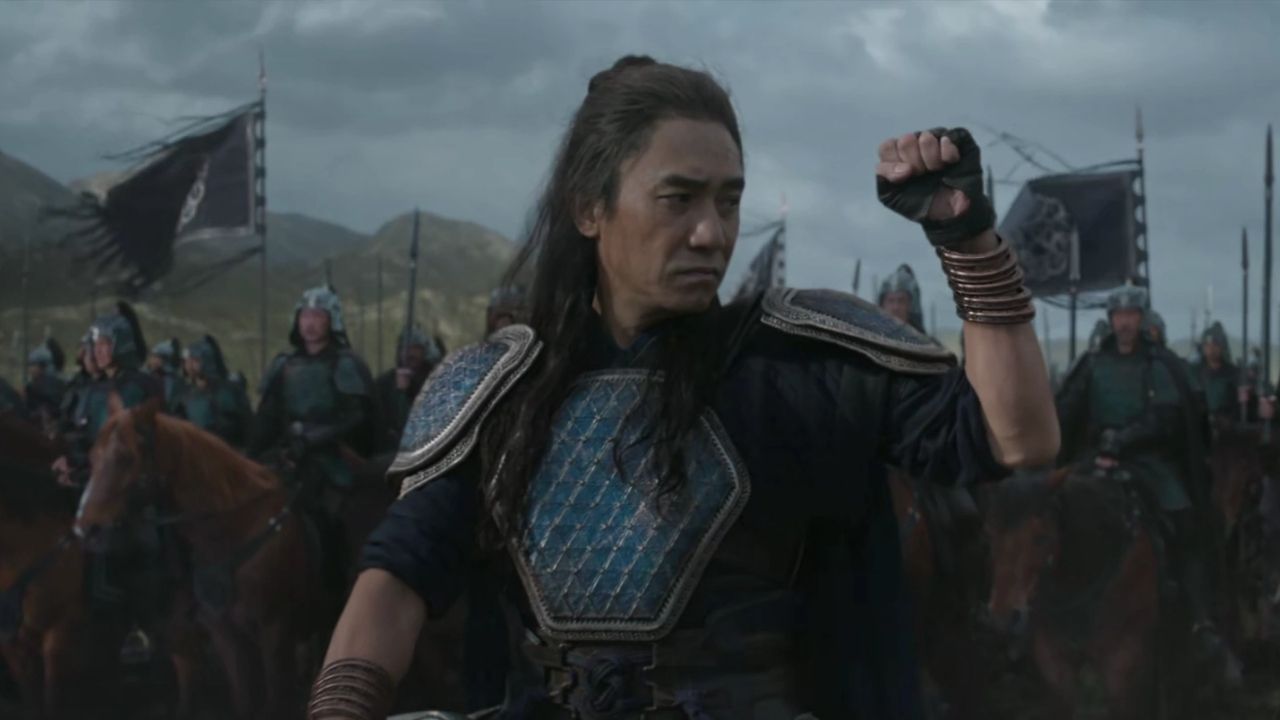 Die gelöschte Shang-Chi-Szene beweist, dass Wenwu mit dem Iron Man-Cover von 2009 in Verbindung steht