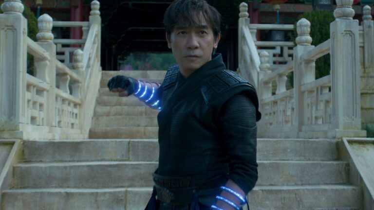 Die gelöschte Shang-Chi-Szene beweist, dass Wenwu mit Iron Man aus dem Jahr 2009 in Verbindung steht