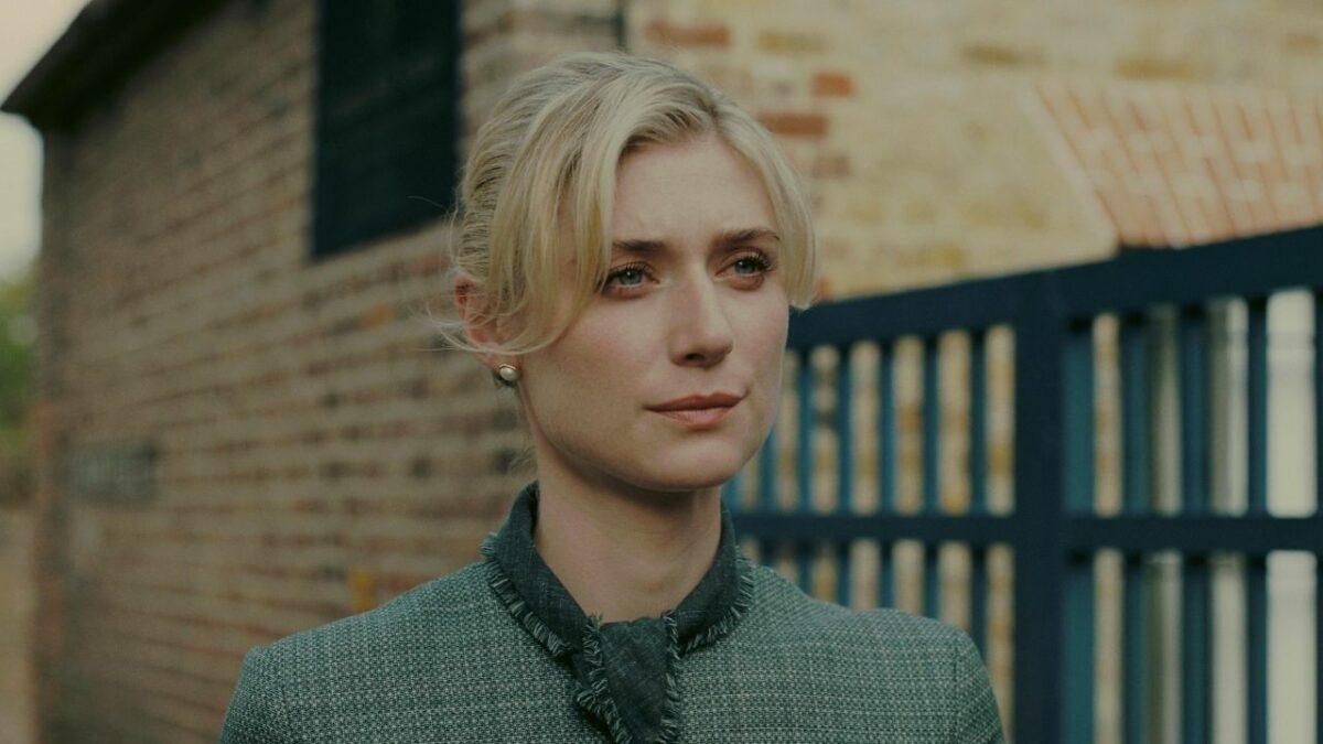 Elizabeth Debicki Resembles Princess Diana In The Crown Set Photos
