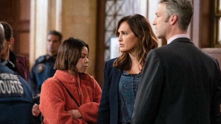 Lt. Benson Rallies for a Revolutionary Idea in Law & Order: SVU Promo
