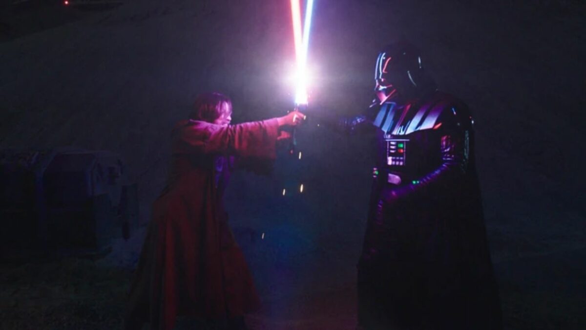 How does Obi-Wan defeat Darth Vader in the S1 finale?