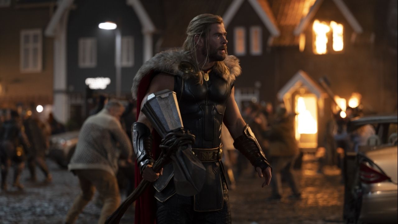 La escena de mitad de créditos de Thor 4 revela a Hércules y prepara la portada de Thor 5
