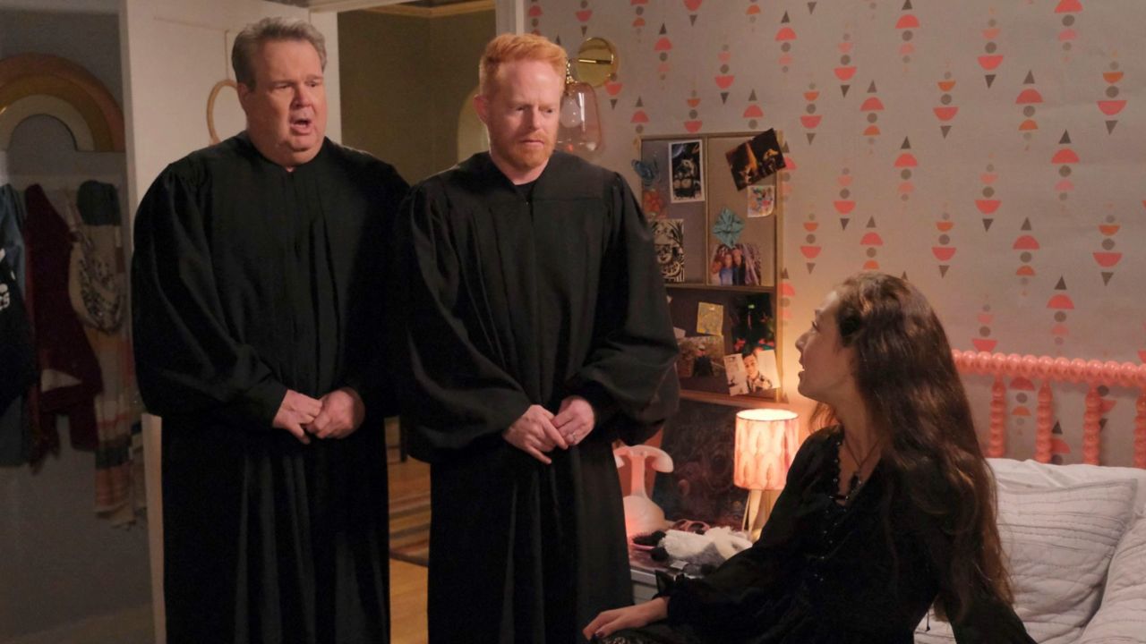 Modern Family: The Best, Spookiest Halloween Episodes Ranked! cover