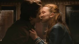 ミリー・ボビー・ブラウンの『エノーラ・ホームズ2』のキス話が物議を醸す