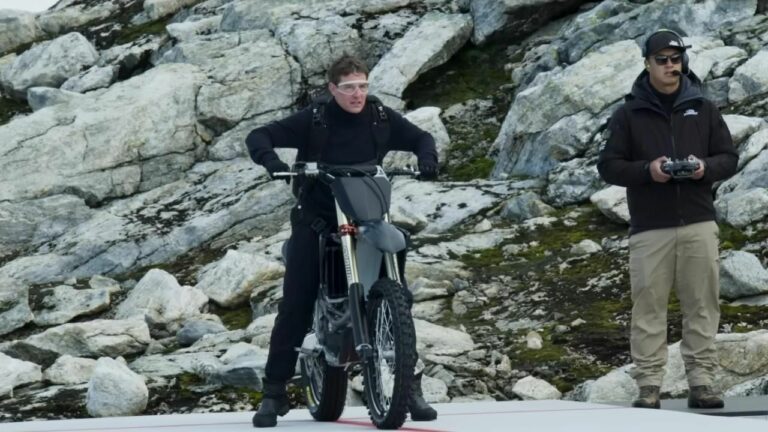 Neuer BTS-Clip zeigt, wie Cruise in Mission Impossible 7 Geschichte schreibt