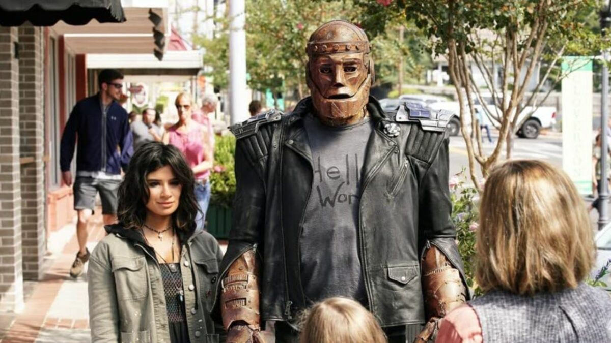 Does Doom Patrol have any romantic storylines?