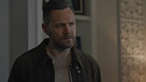 Is Starman alive in Stargirl S3? How does he come back?