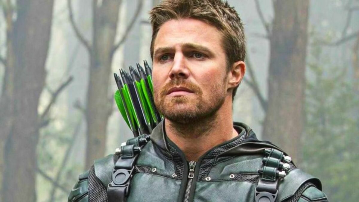 Stephen Amell Returns to The Flash in Epic Style for Season 9!