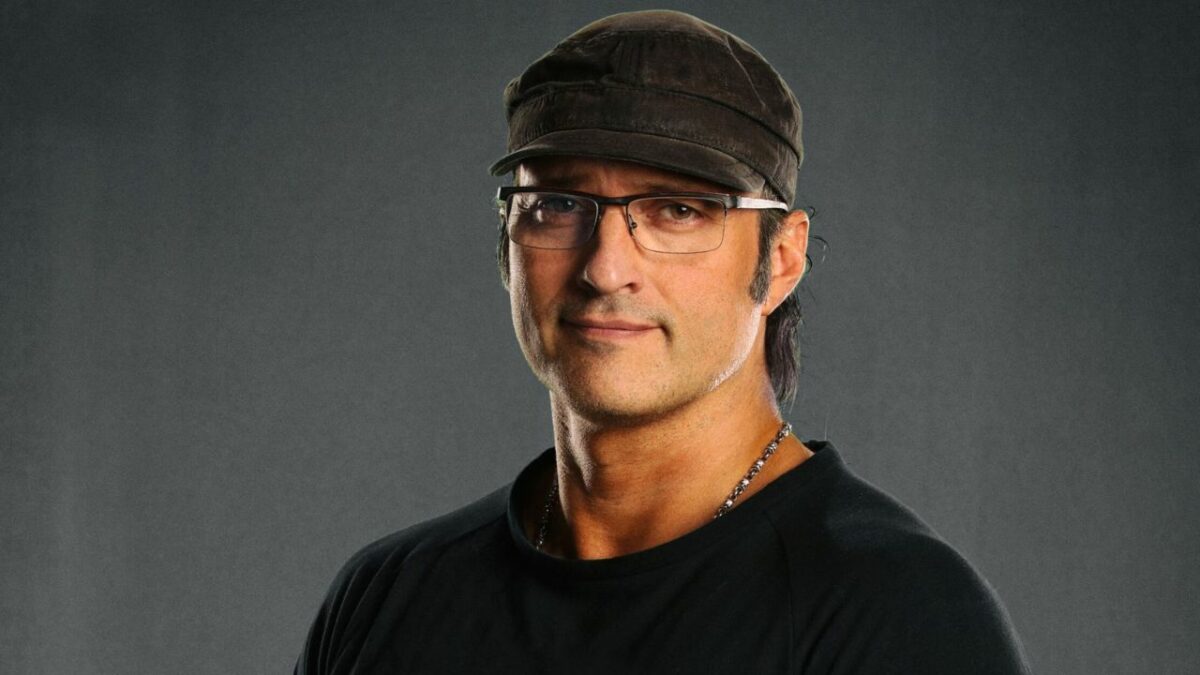 Robert Rodriguez Speaks About the Possibility of Machete in Space