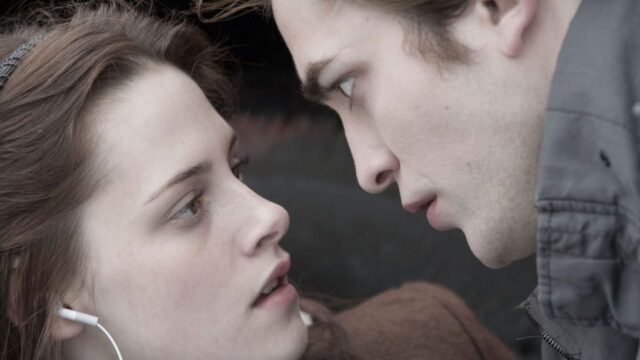 Twilight Reboot: A Fang-tastic Hit or a Futile Effort? Fans In Dilemma!