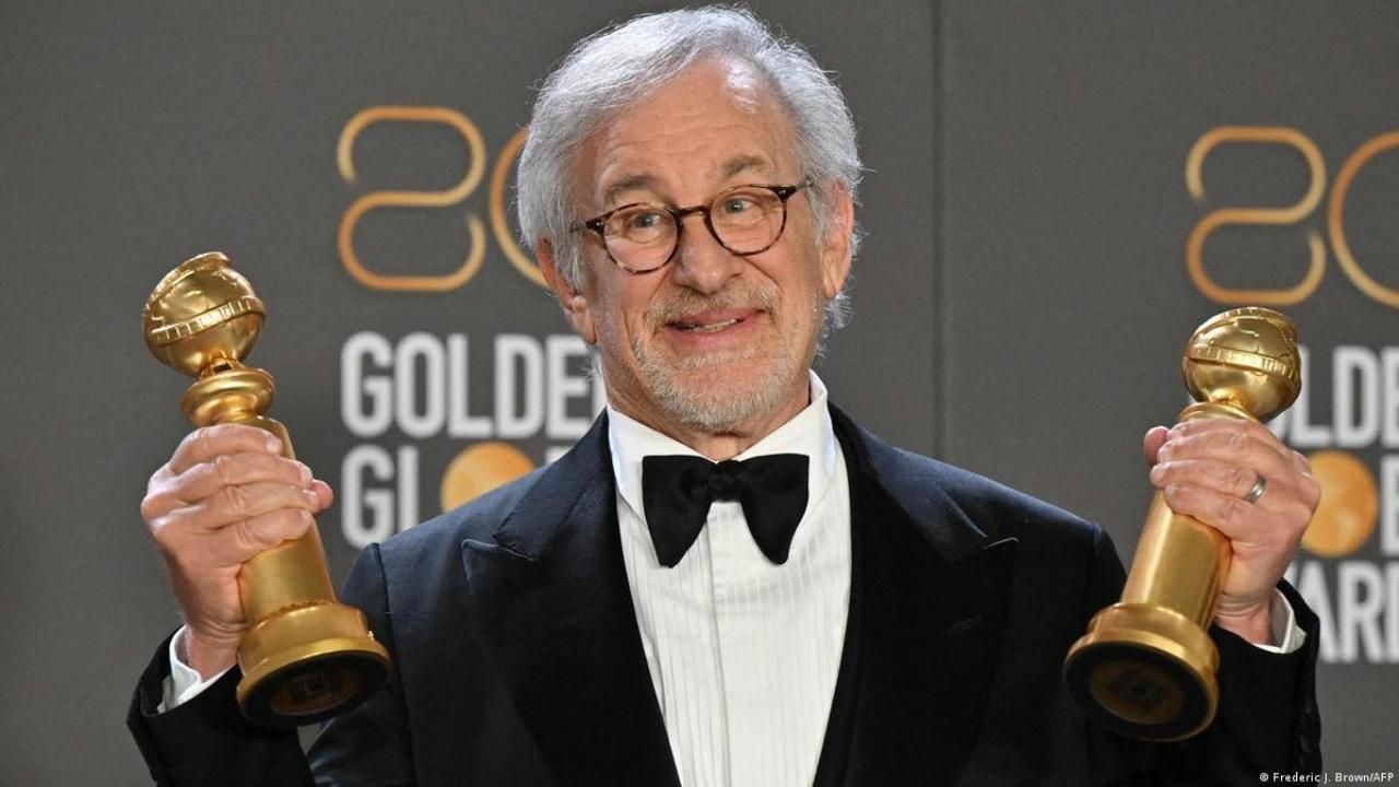 Steven Spielberg Reflects on His Decision of Removing Guns from E.T. cover
