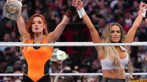 Trish Stratus schockiert Becky Lynch bei der WWE Night of Champions