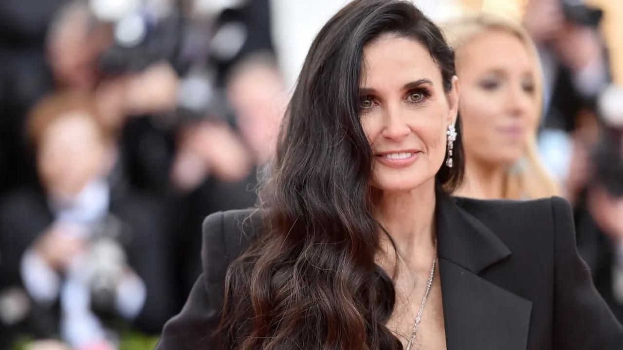 Demi Moore on Kutcher and her Divorce and how he excused his Infidelity cover