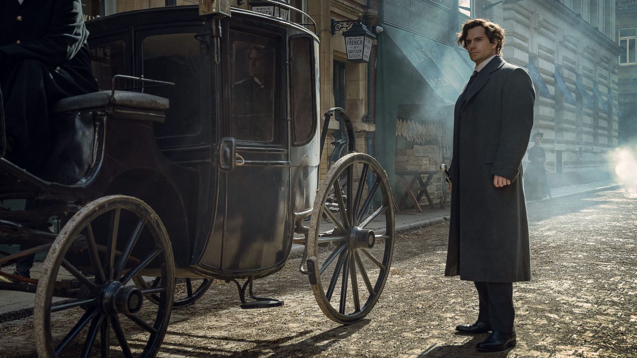 Henry Cavill spricht über das Spielen von Sherlock und das Netflix-WB-Fiasko-Cover