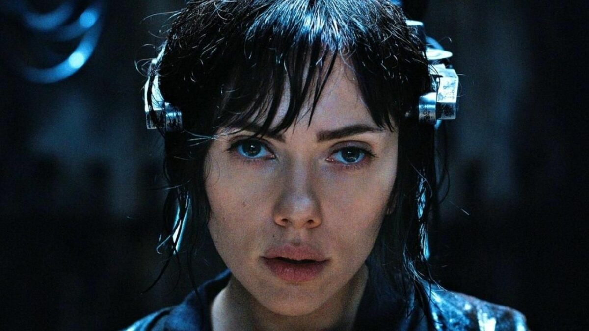 Scarlett Johansson Apologizes for Her Remarks After the Rub & Tug Scandal