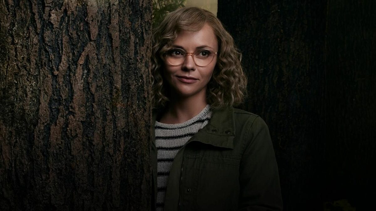 Yellowjackets Creator Reveals the Two S1 Scenes that Payoff in S2