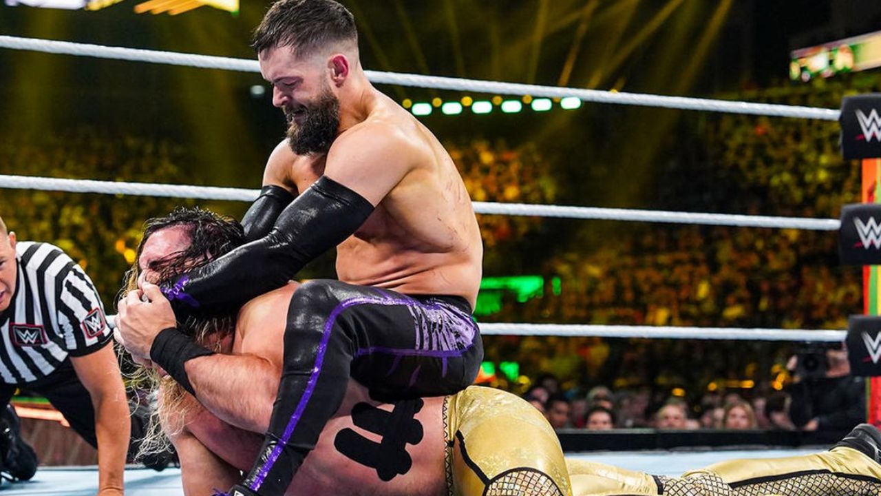 Seth Rollins sobrevive al desafío de Finn Bálor con la portada de Ayuda del Día del Juicio