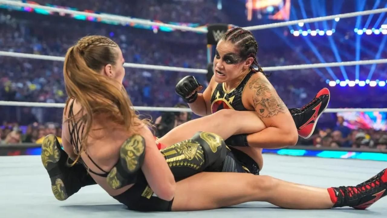 Shayna Baszler derrota Rhonda Rousey com movimento icônico na capa do SummerSlam 2023