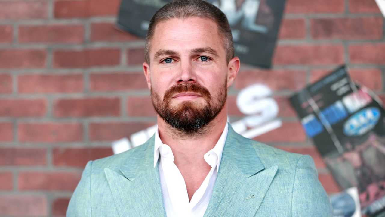 Stephen Amell Stands by His Strike Criticism, Prepares to Meet SAG Reps cover