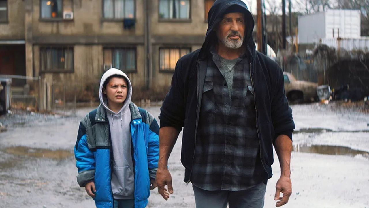 O filme de super-herói de Stallone ganha uma segunda chance apesar das críticas negativas