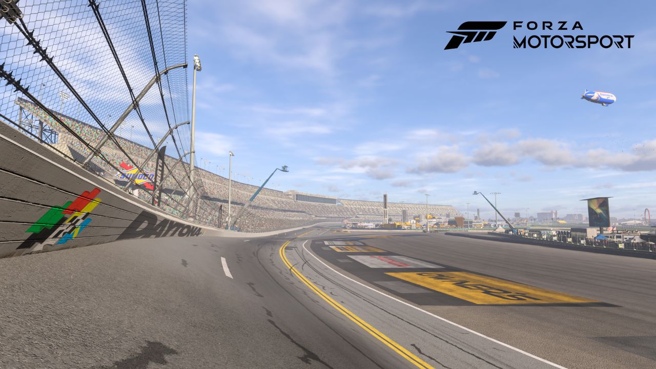 Forza Motorsport Update 4 では、デイトナ インターナショナル スピードウェイやその他のカバーが追加されています