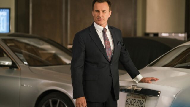 Julian McMahon in Runaways