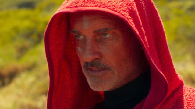 Julian McMahon in The Surfer